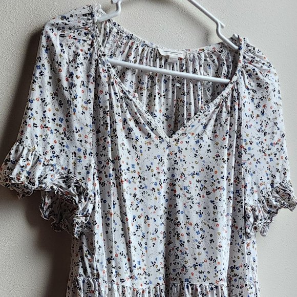 NWOT beachlunchlounge Floral V-Neck Ruffled Blouse Size XS - Picture 2 of 14